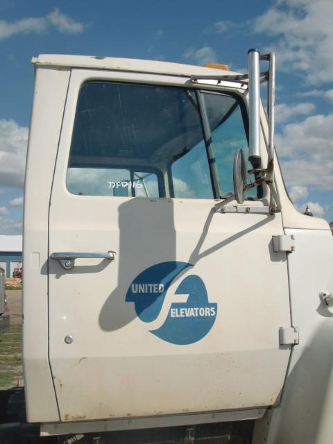1987 Ford l9000 salvage parts cabs #4