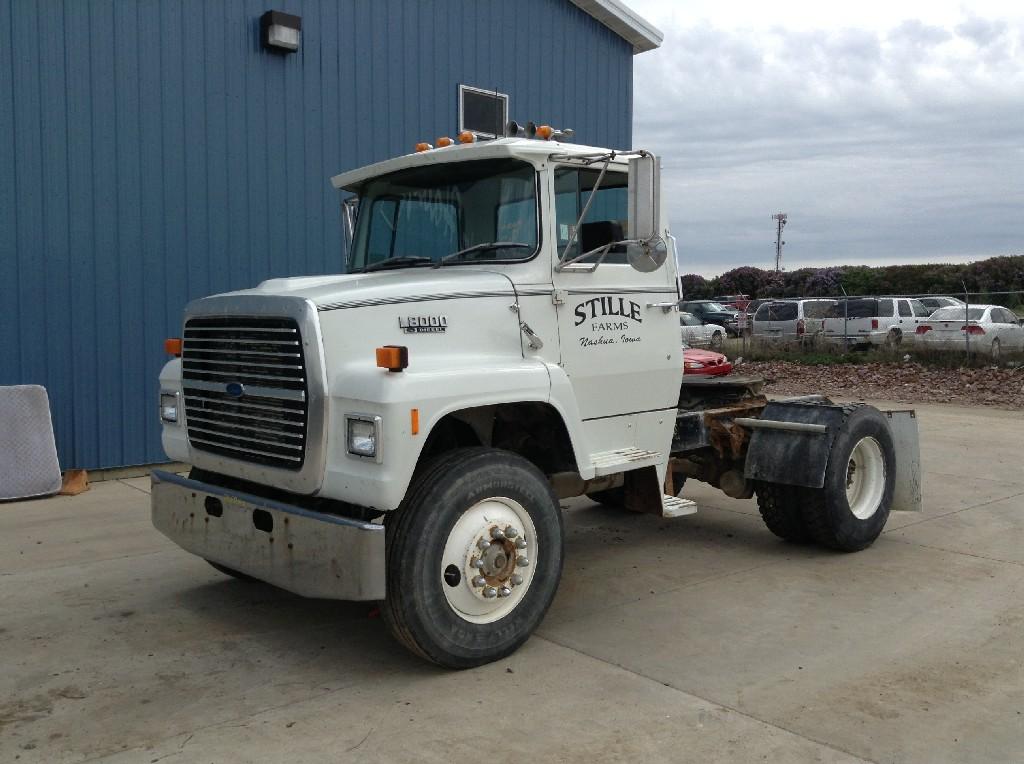 Ford l8000 wide axle single rear wheels #2