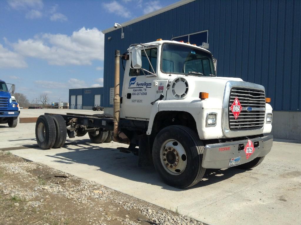 Ford l8000 wide axle single rear wheels #8