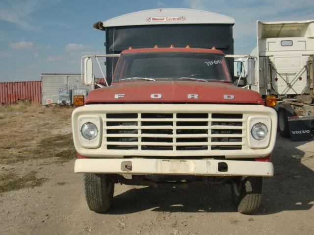 Ford f700 hood #3